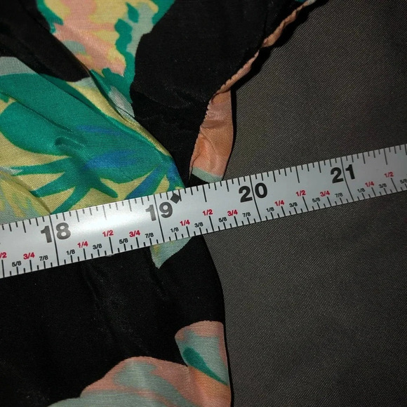 H.L. Spencer Beautiful Hawaiian Shirt. 3/4ths in front cute cutoff - Picture 4 of 5